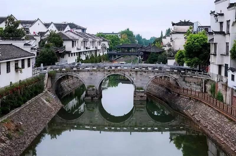1月29日《花垣新闻》︱花垣县举行“书写新时代,新春送祝福”2024年艺术家免费送春联惠民活动